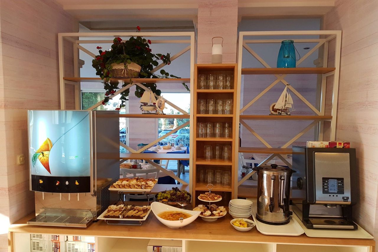 Kompleks Hotelowy Ivando (Drvenik) - wczasy