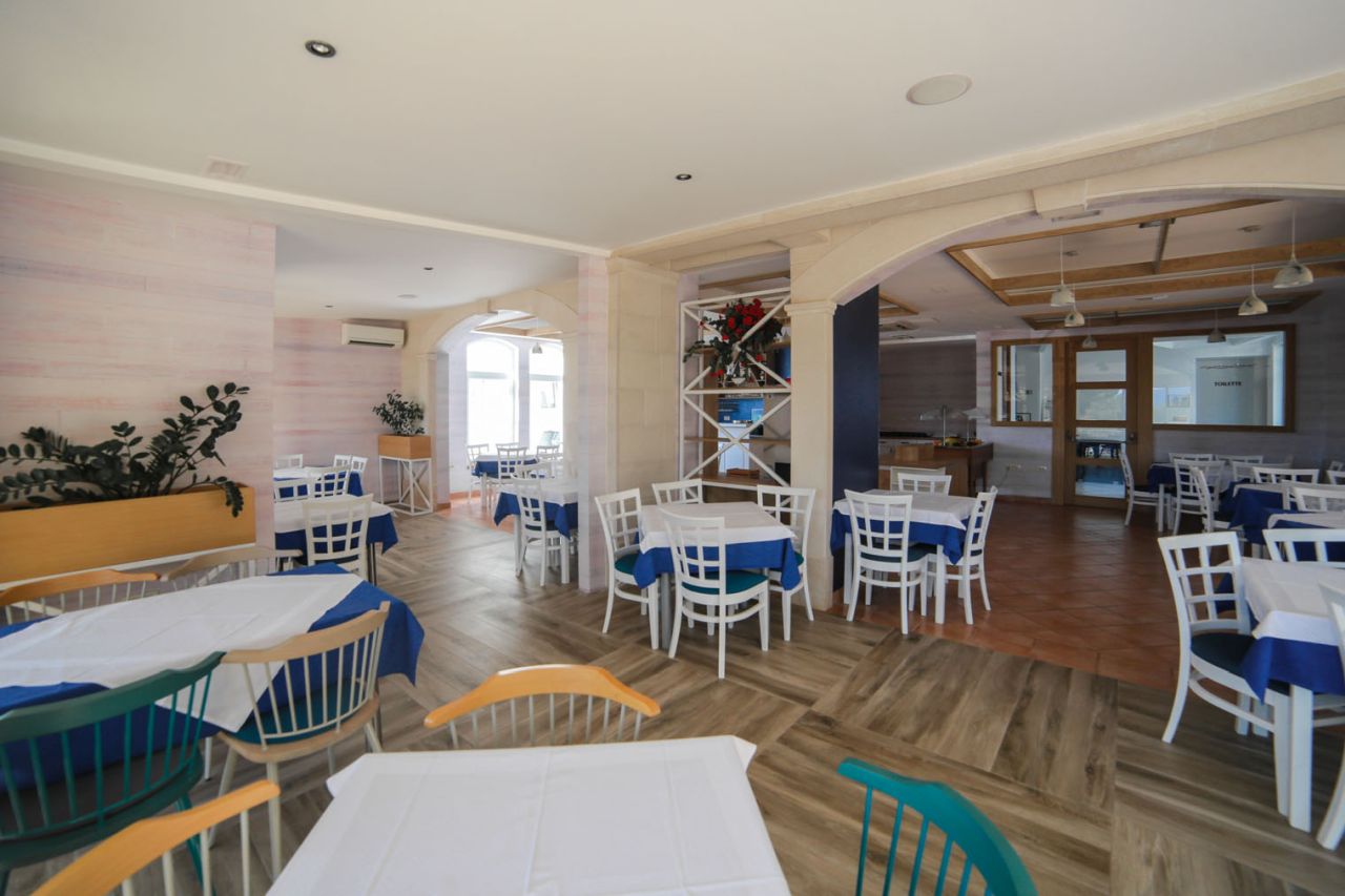 Kompleks Hotelowy Ivando (Drvenik) - wczasy