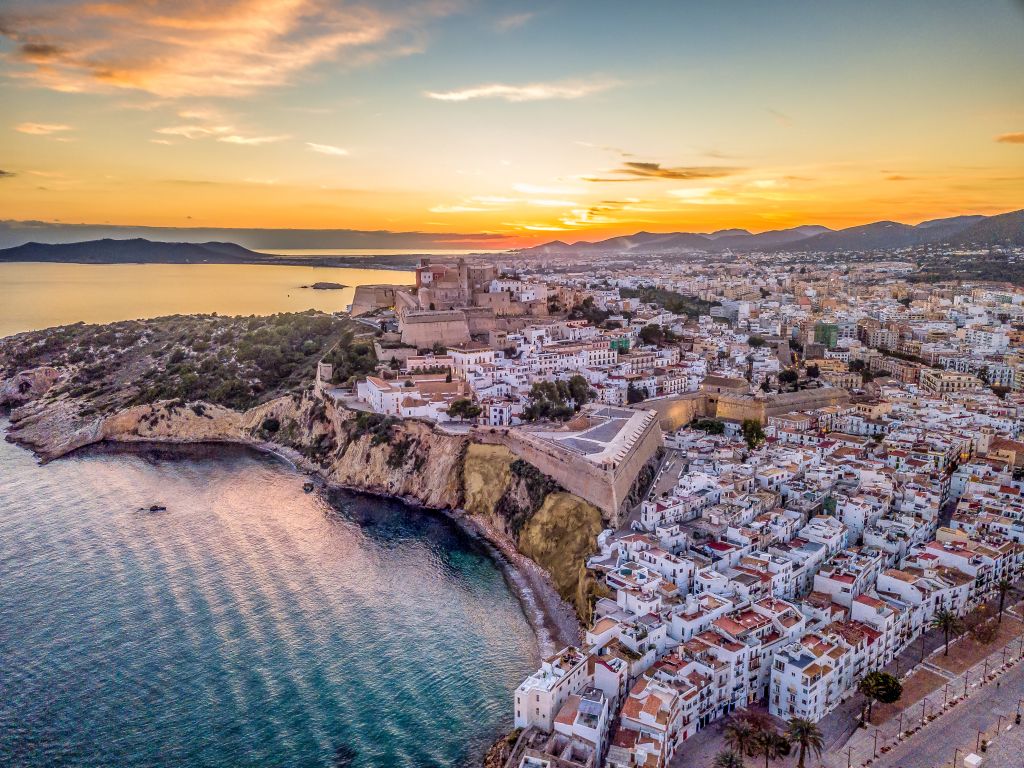Ibiza - obóz rekreacyjny 15+ - wylot z Warszawy