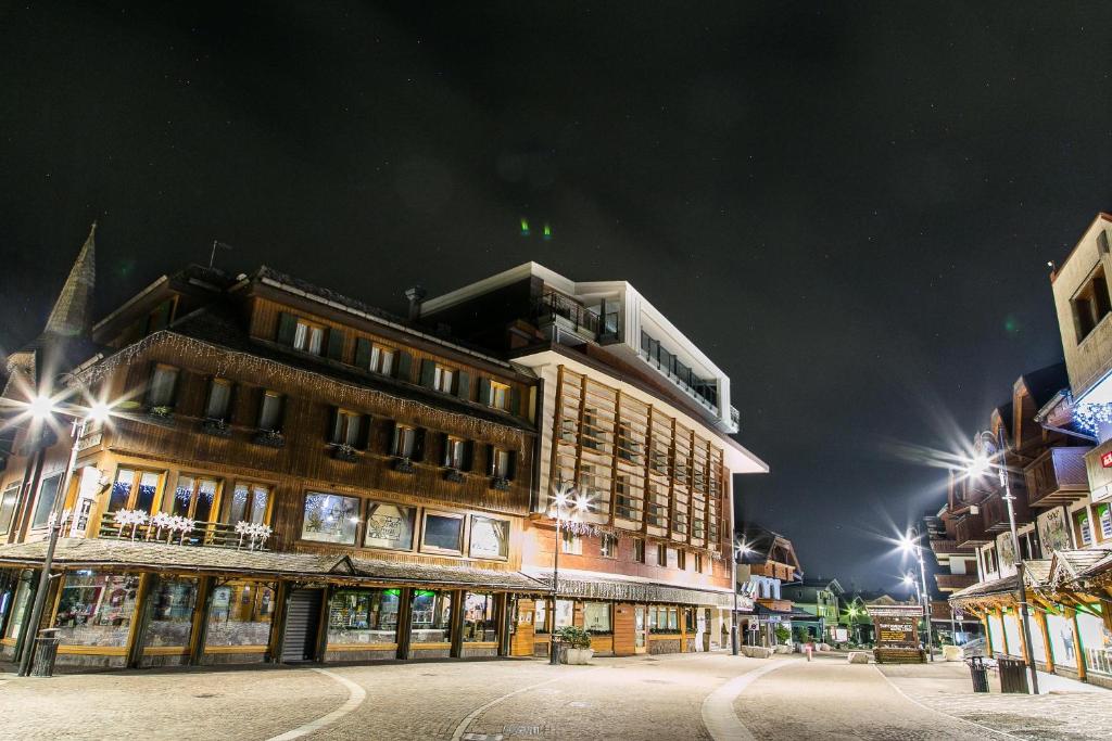 ApartHotel Posta***