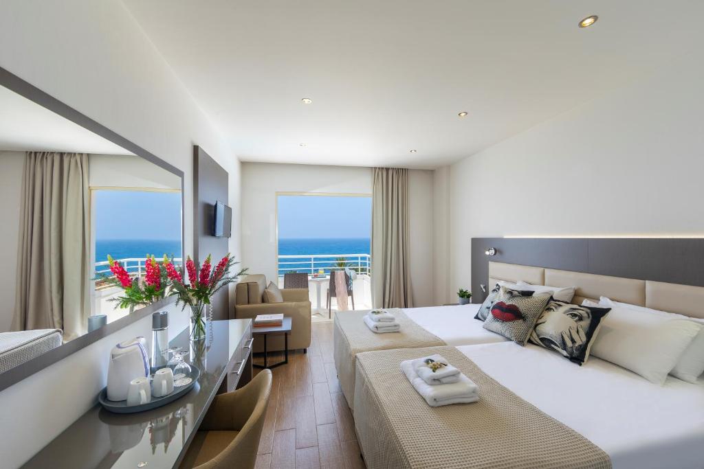 Wczasy na bajecznym Cyprze - Hotel Queens Bay Hotel ****