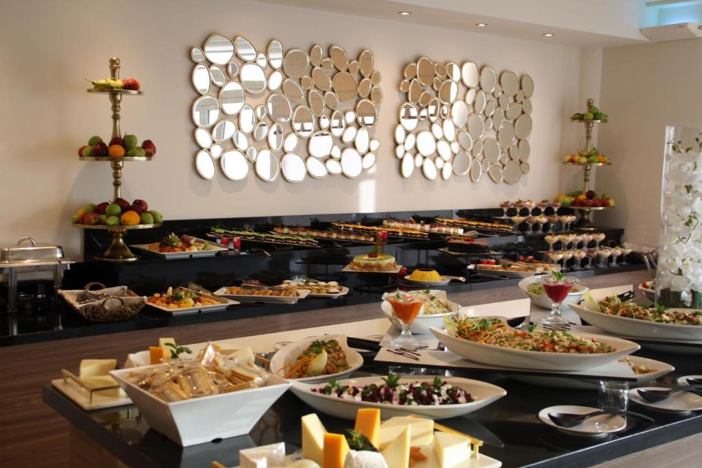Wczasy na bajecznym Cyprze - Hotel Queens Bay Hotel ****