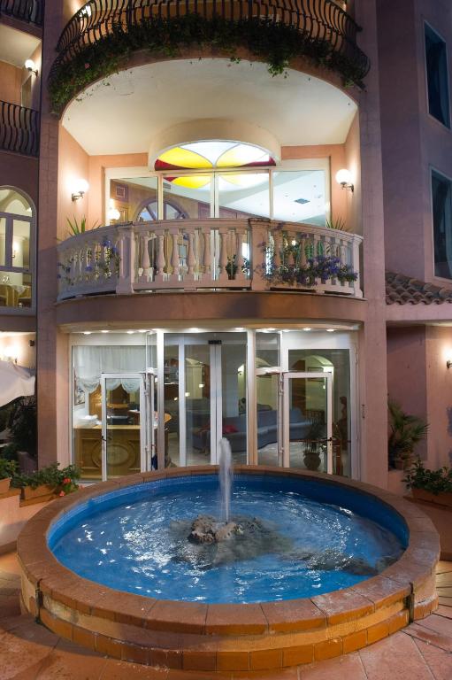 HOTEL TREVI***