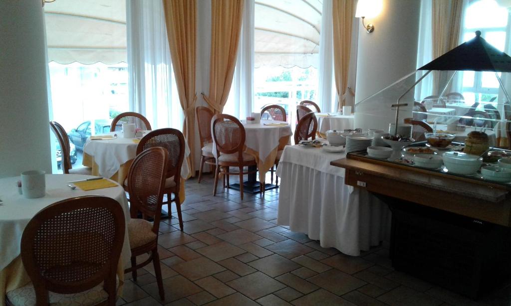 HOTEL TREVI***