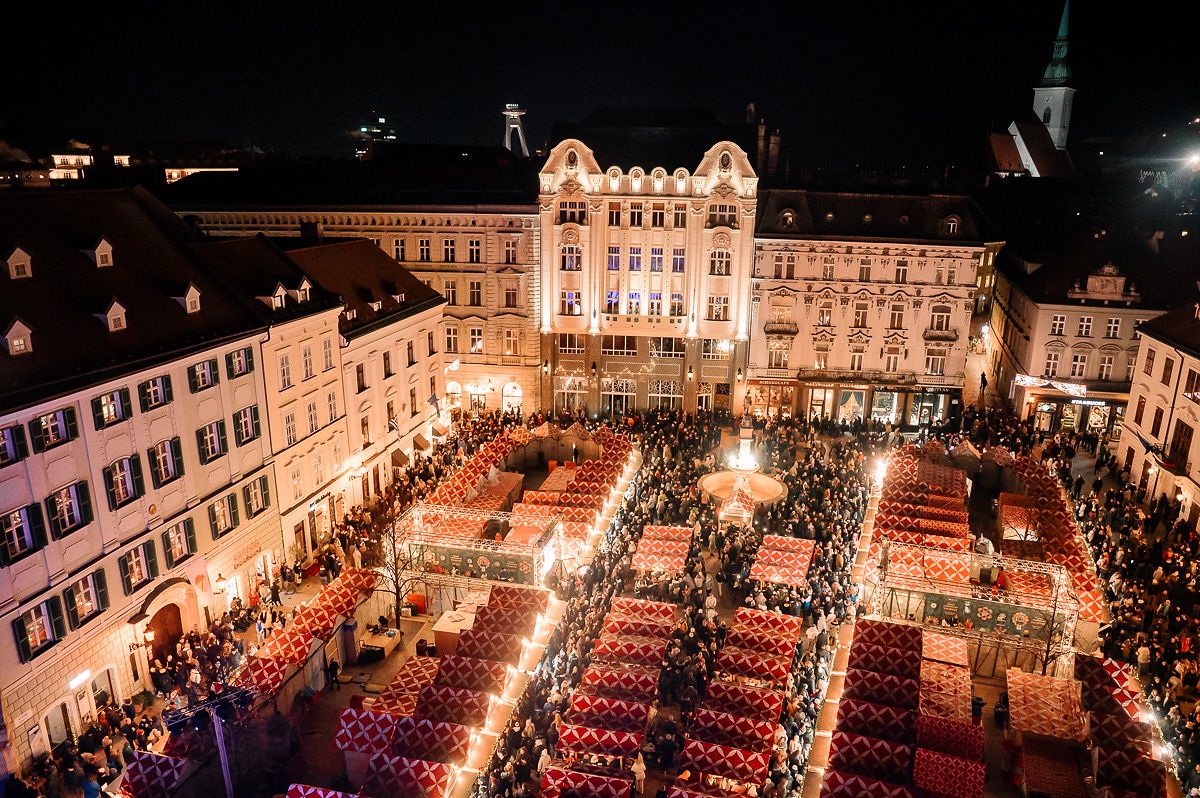 ŚWIĄTECZNY JARMARK W BRATYSŁAWIE