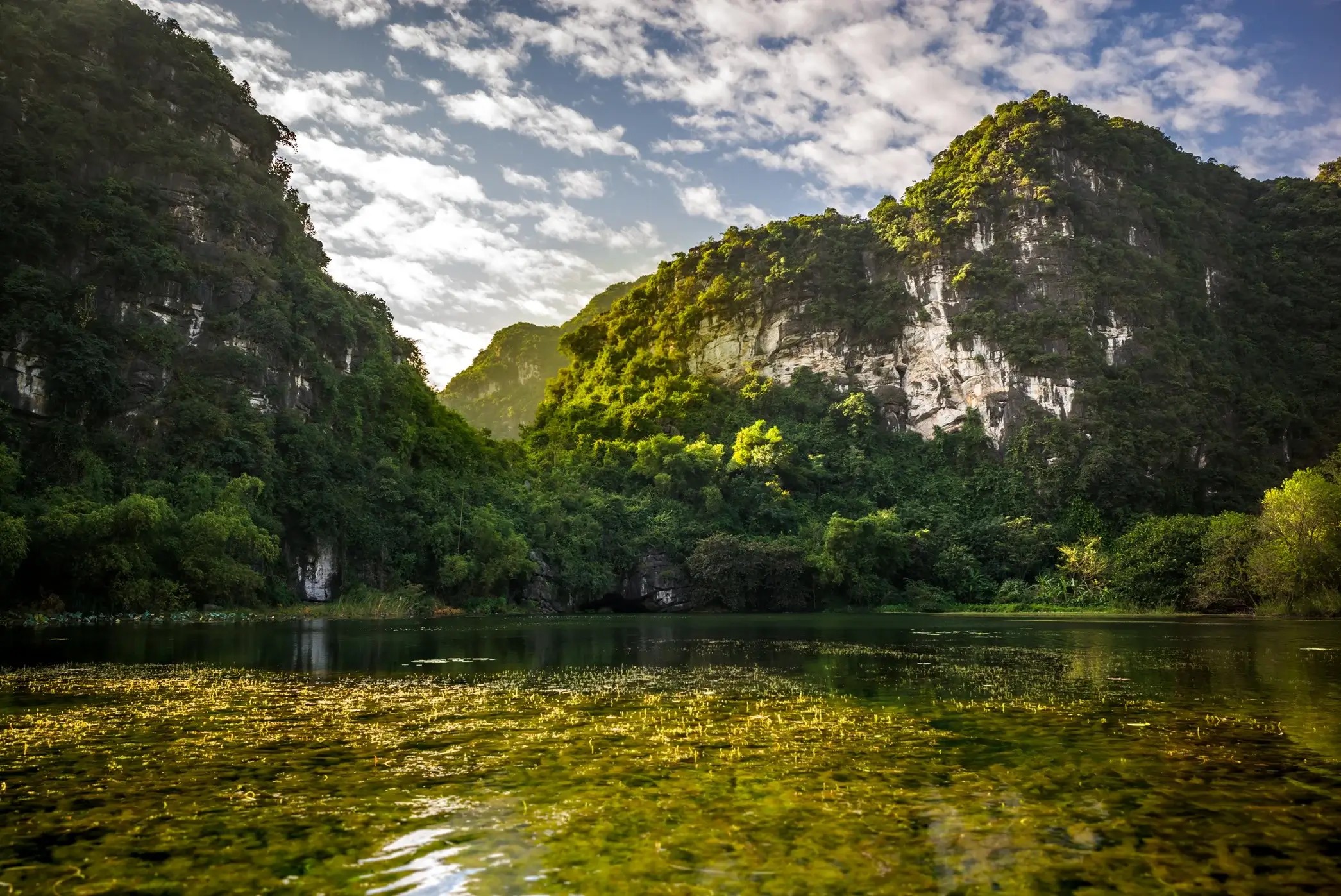 Trekking jaskiniowy w Wietnamie - Odkryj fascynujący świat jaskiń w Wietnamie!