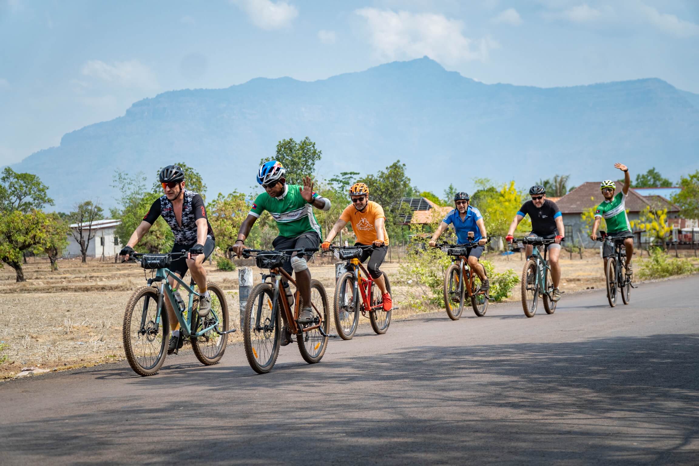 Wyprawa rowerowa przez Laos - Luang Prabang, wodospady, Mekong i świątynie