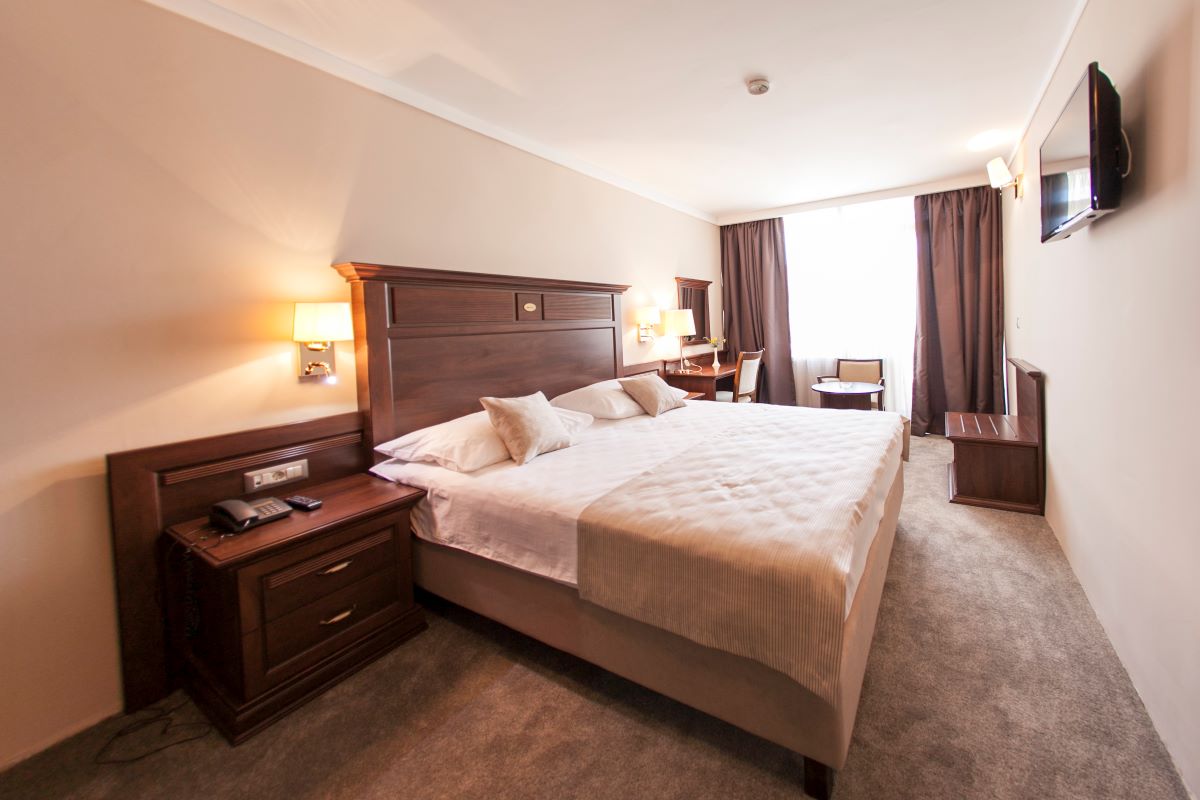GRAND NEUM z noclegami tranzytowymi
