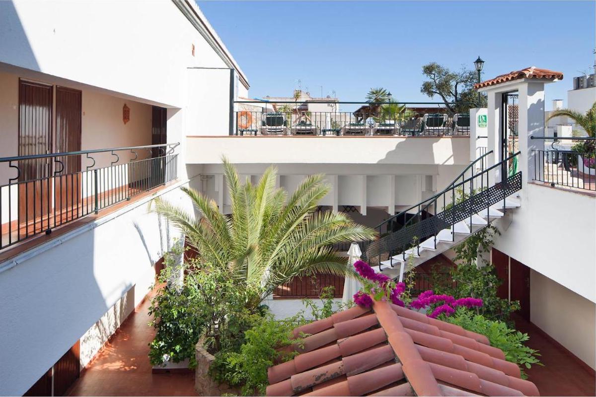 NINAYS LLORET z noclegami tranzytowymi
