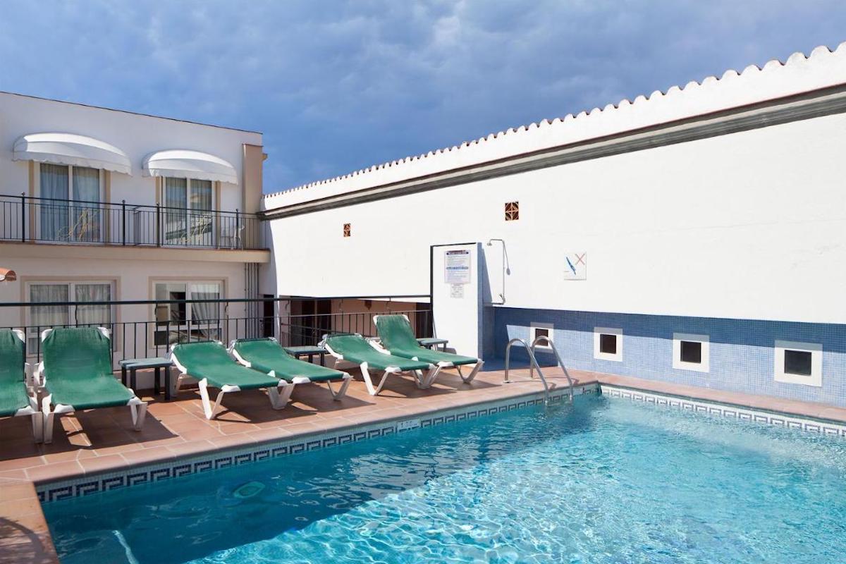 NINAYS LLORET z noclegami tranzytowymi